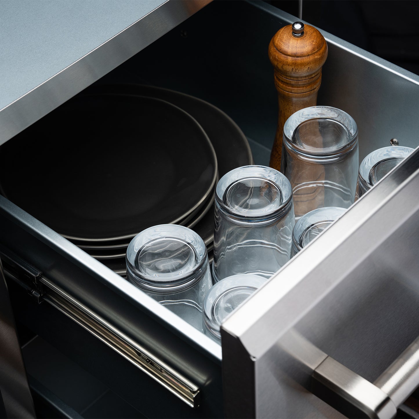 Built-in Vertical Triple Drawers (6" / 10" / 10")