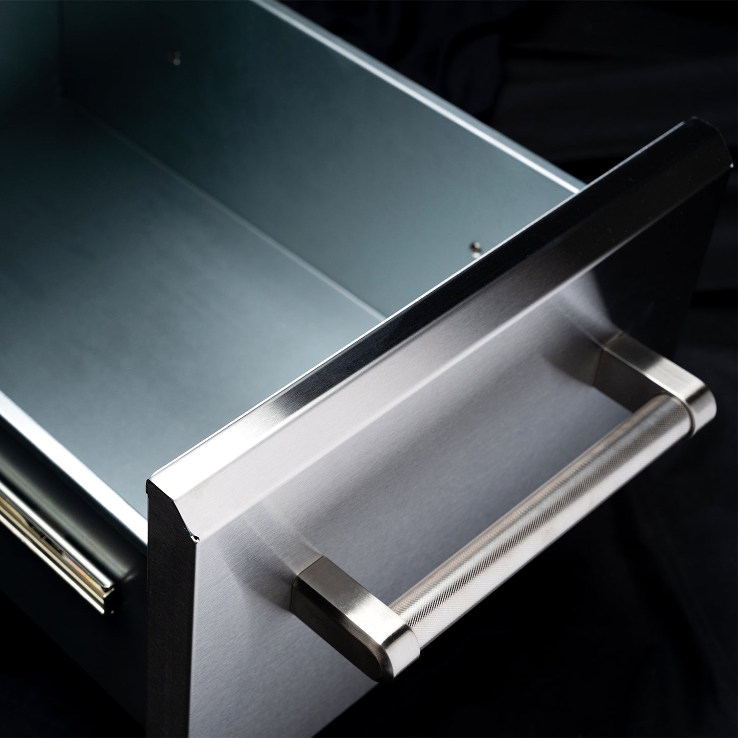 Built-in Vertical Triple Drawers (6" / 10" / 10")